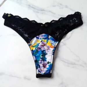 Panty violetas y azaleas